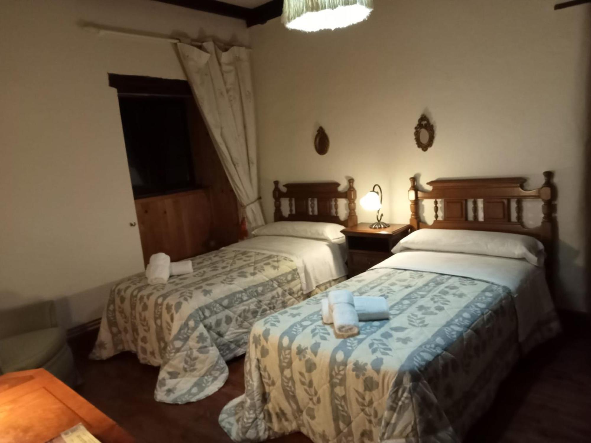 Palacio De Cantiz "Reserva De Ancares" Becerrea ภายนอก รูปภาพ
