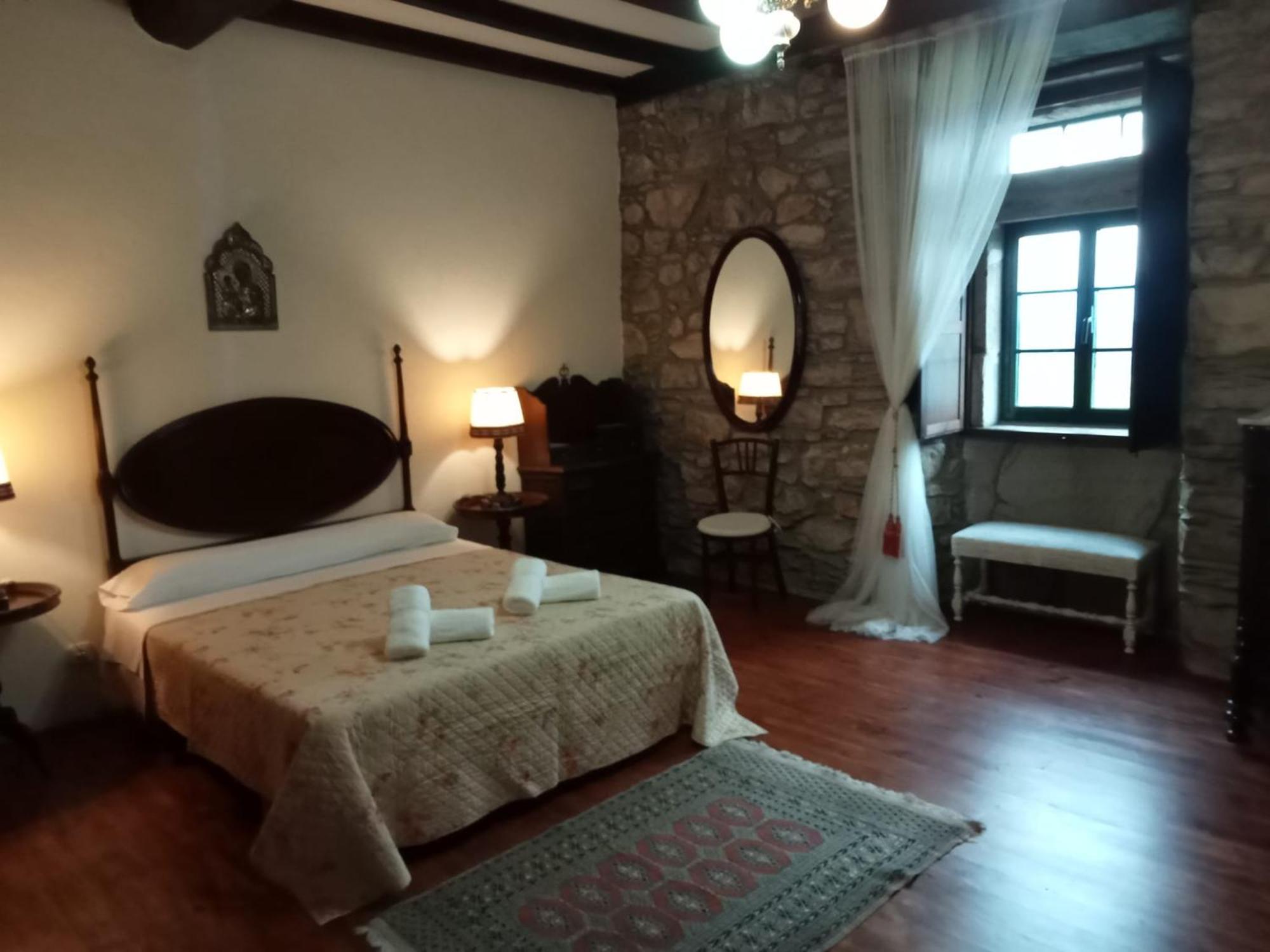 Palacio De Cantiz "Reserva De Ancares" Becerrea ภายนอก รูปภาพ